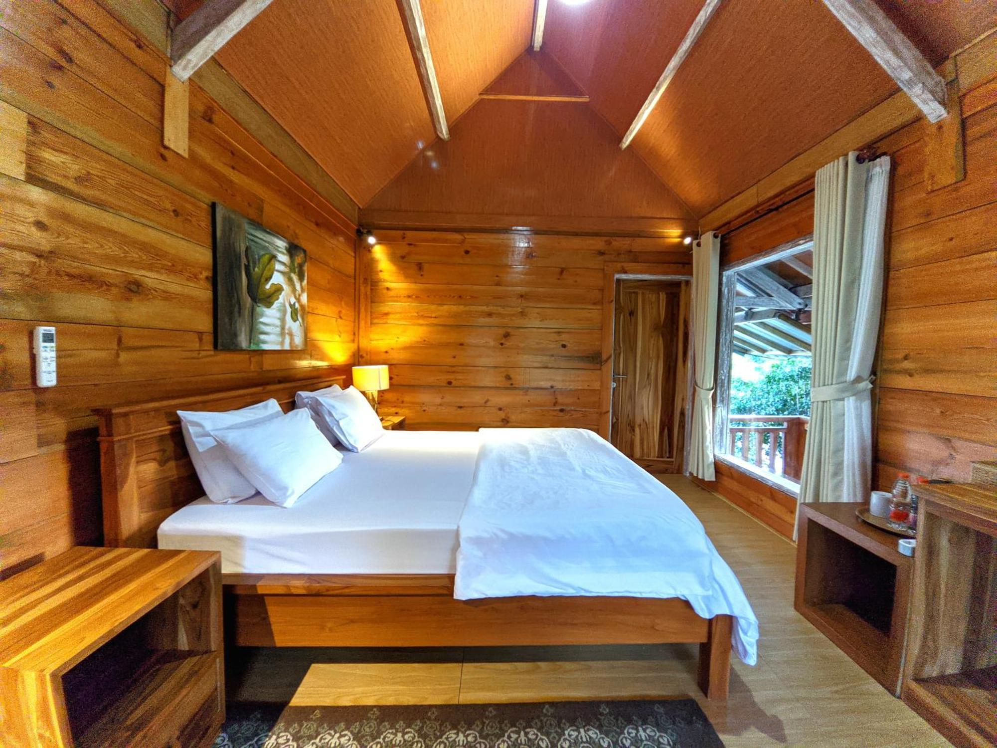 Peraja Bungalows Loyok Sangyang Værelse billede